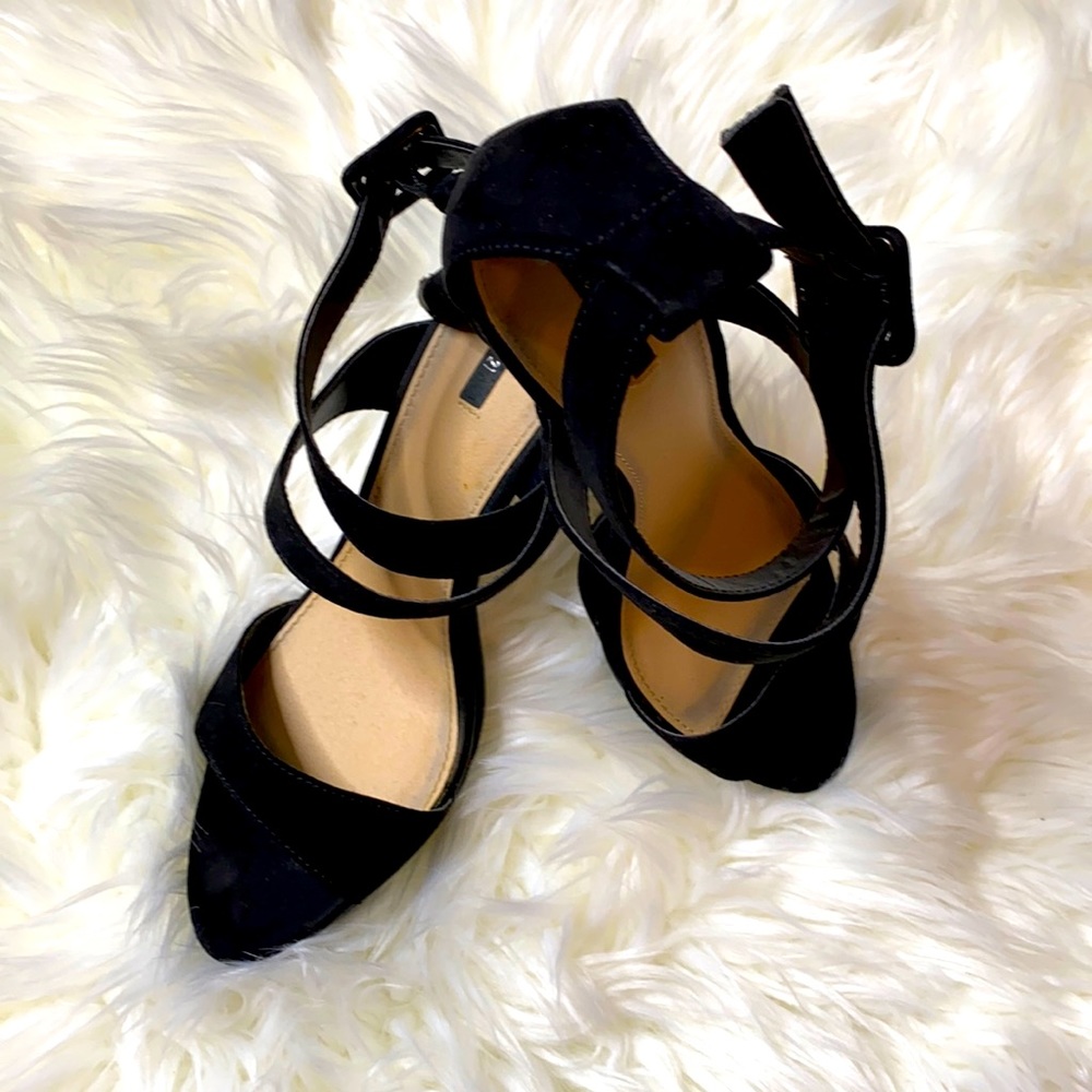Black heel sandals
